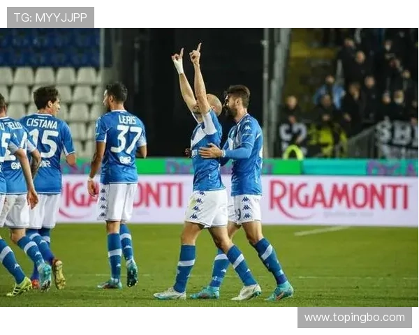 因扎吉连续两场关键战高效终结，跑位撕开防线成进攻支点